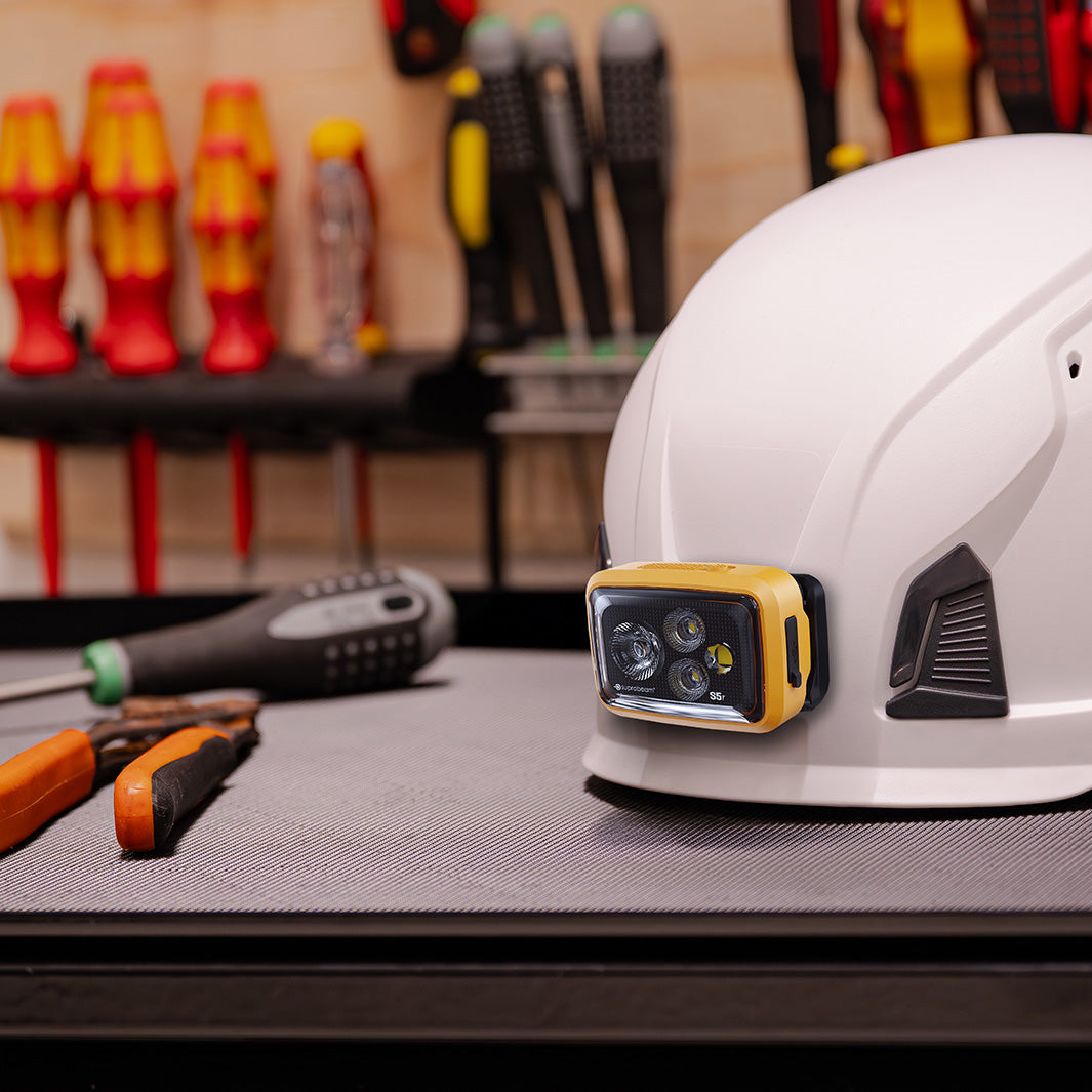 Helmet adapter:
Holder with clip (for S5rechargeable)